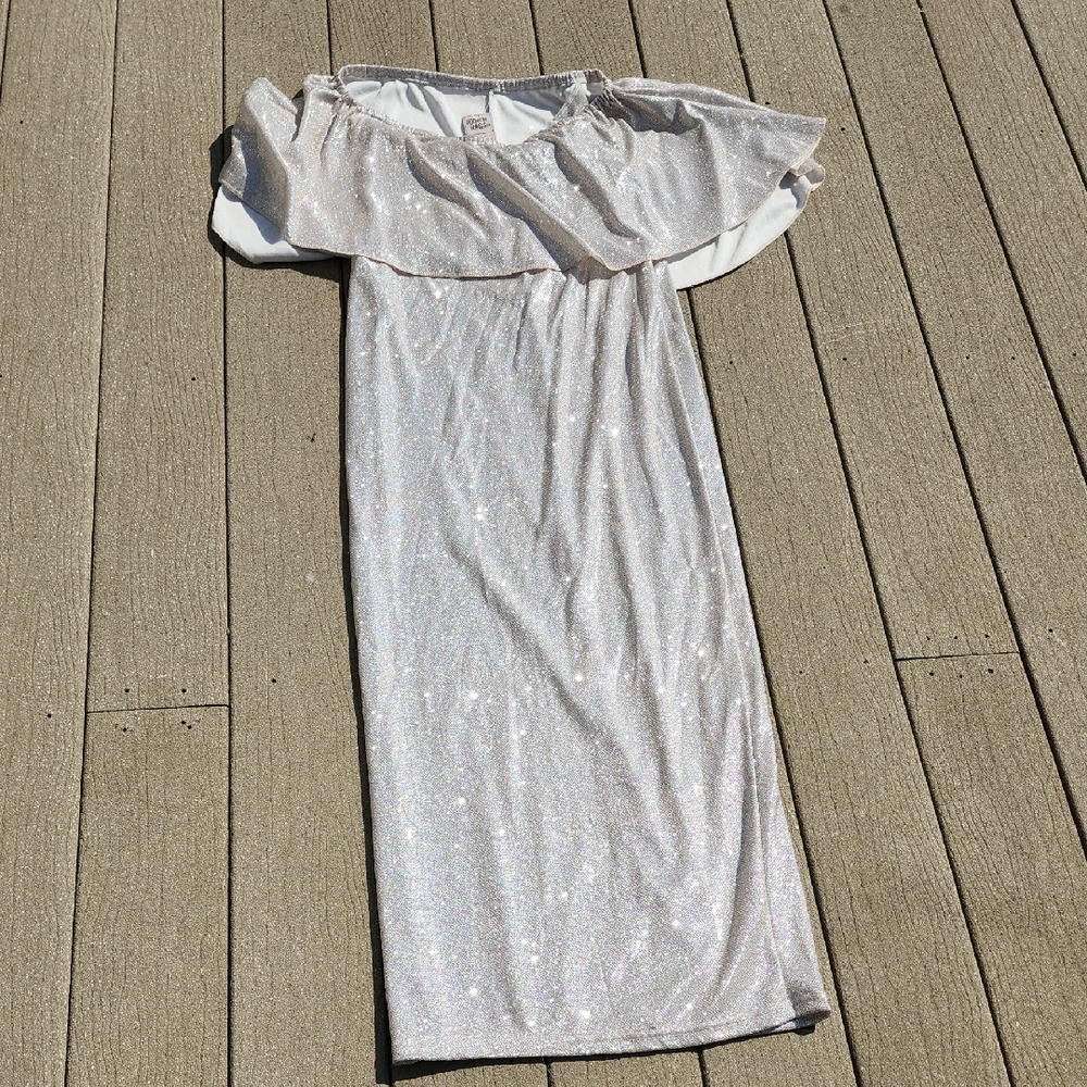 (M) NWT Elegant Silver Off-Shoulder Prom Dress Back Slit Night Glamorous Fancy